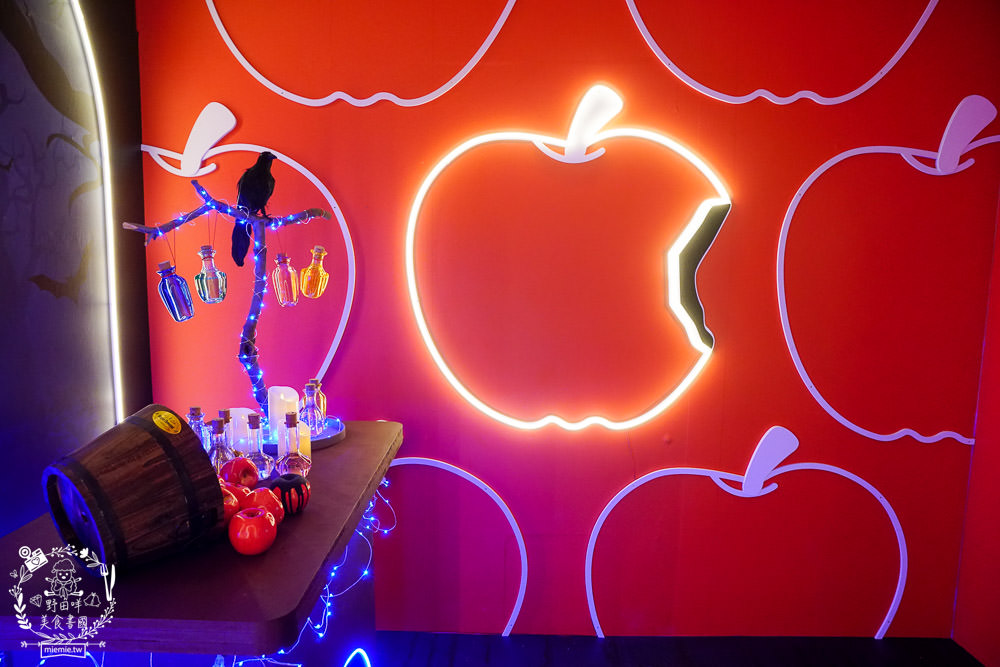 漢神巨蛋聖誕節16米高聖誕樹登場!精靈們的PARTYTIMEx白雪公主的蘑菇屋x愛麗絲夢幻扭扭屋x花瀑鞦韆超好拍照