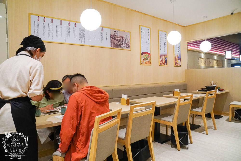 高雄巨蛋美食[雞三和]日本人最喜愛的老牌雞肉專賣店來高雄囉!