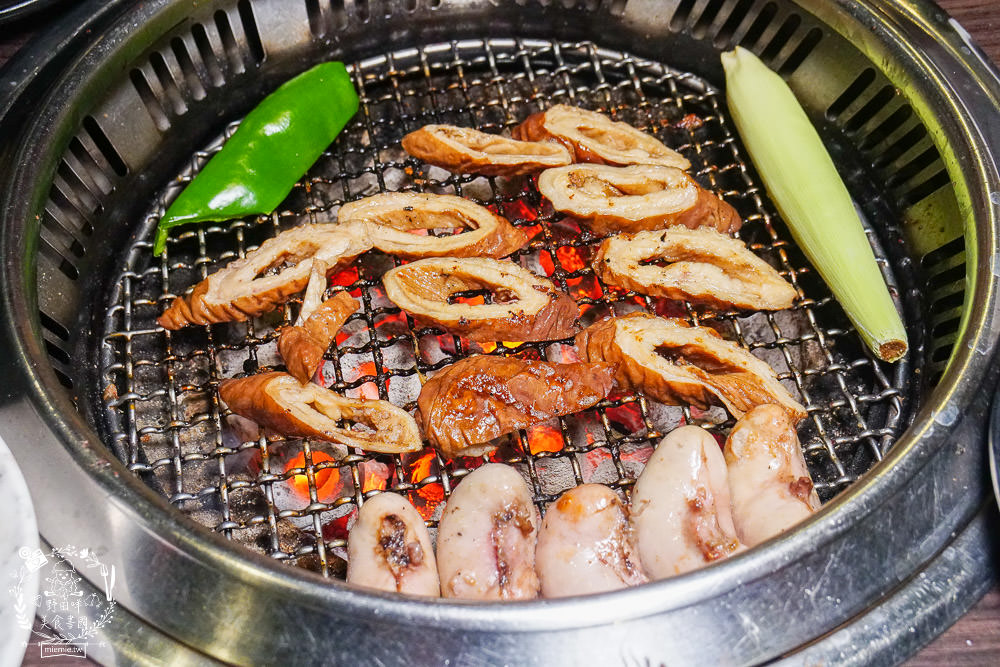 高雄[澤野燒肉屋燒烤吃到飽]獨家代理加勒比海生食級玫瑰紅蝦?超肥美銷魂的牛奶生蠔+澎湖冰卷