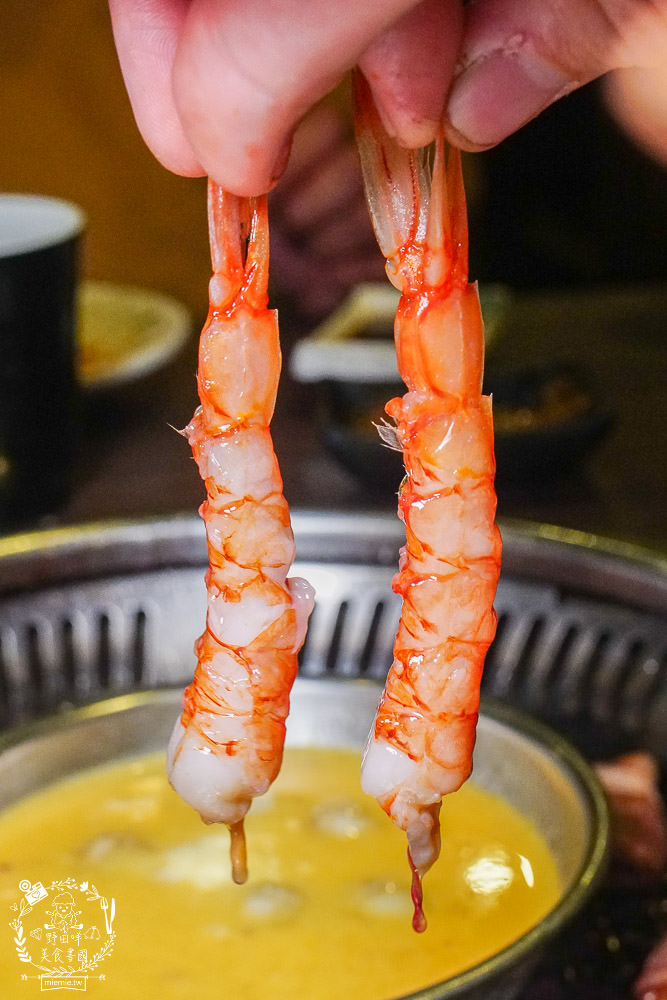 高雄[澤野燒肉屋燒烤吃到飽]獨家代理加勒比海生食級玫瑰紅蝦?超肥美銷魂的牛奶生蠔+澎湖冰卷