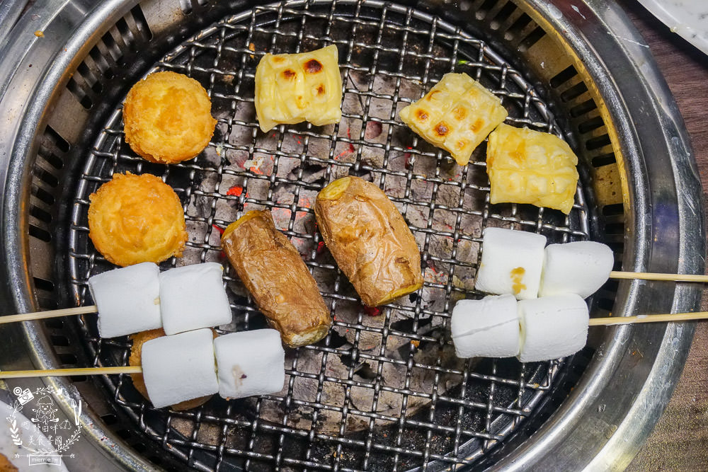 高雄[澤野燒肉屋燒烤吃到飽]獨家代理加勒比海生食級玫瑰紅蝦?超肥美銷魂的牛奶生蠔+澎湖冰卷