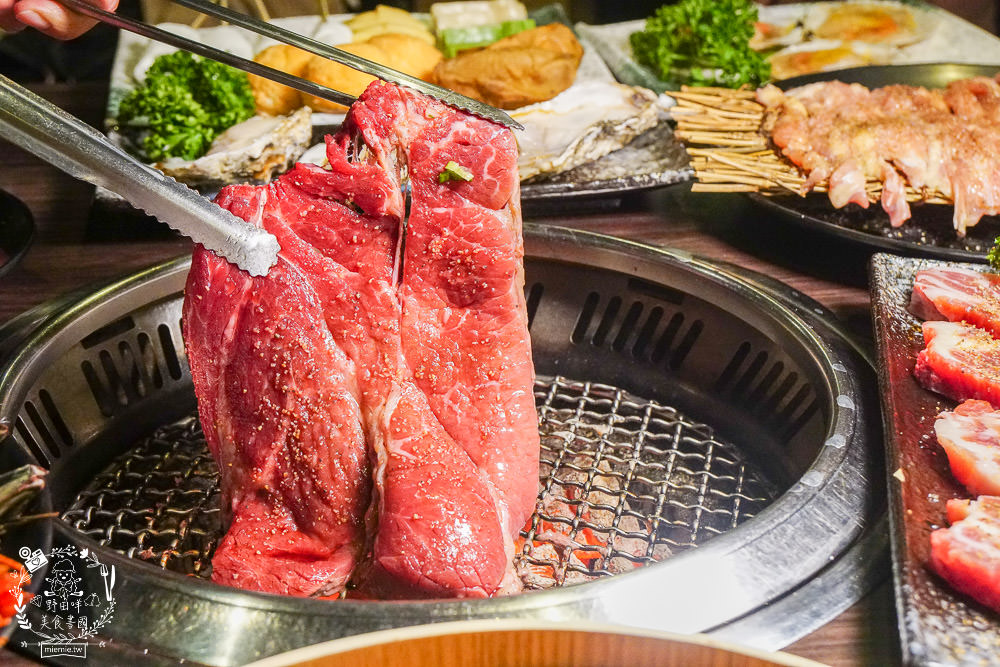 高雄[澤野燒肉屋燒烤吃到飽]獨家代理加勒比海生食級玫瑰紅蝦?超肥美銷魂的牛奶生蠔+澎湖冰卷