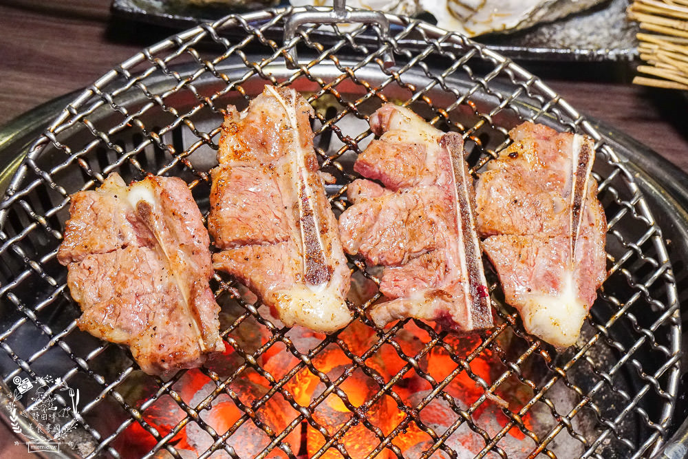 高雄[澤野燒肉屋燒烤吃到飽]獨家代理加勒比海生食級玫瑰紅蝦?超肥美銷魂的牛奶生蠔+澎湖冰卷