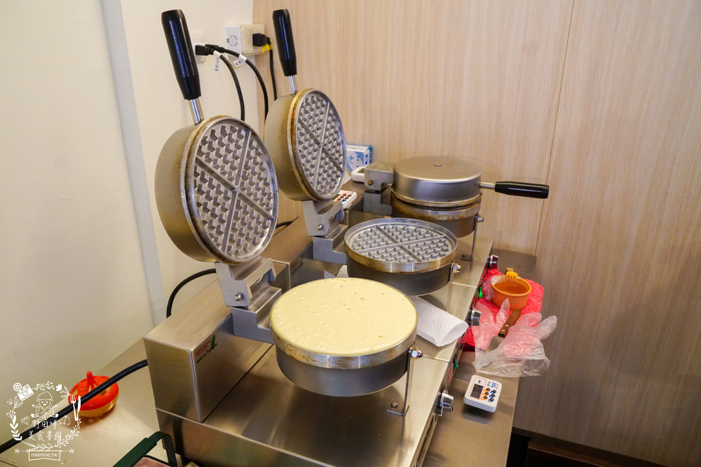 高雄[烘哄Lively Baking]隱藏在巷弄的鬆餅甜點!超多口味的人氣司康!銅板價甜點不提早買就吃不到囉~