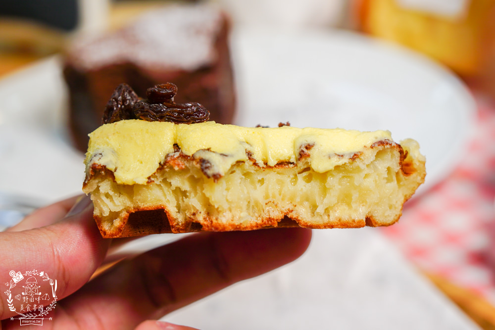 高雄[烘哄Lively Baking]隱藏在巷弄的鬆餅甜點!超多口味的人氣司康!銅板價甜點不提早買就吃不到囉~