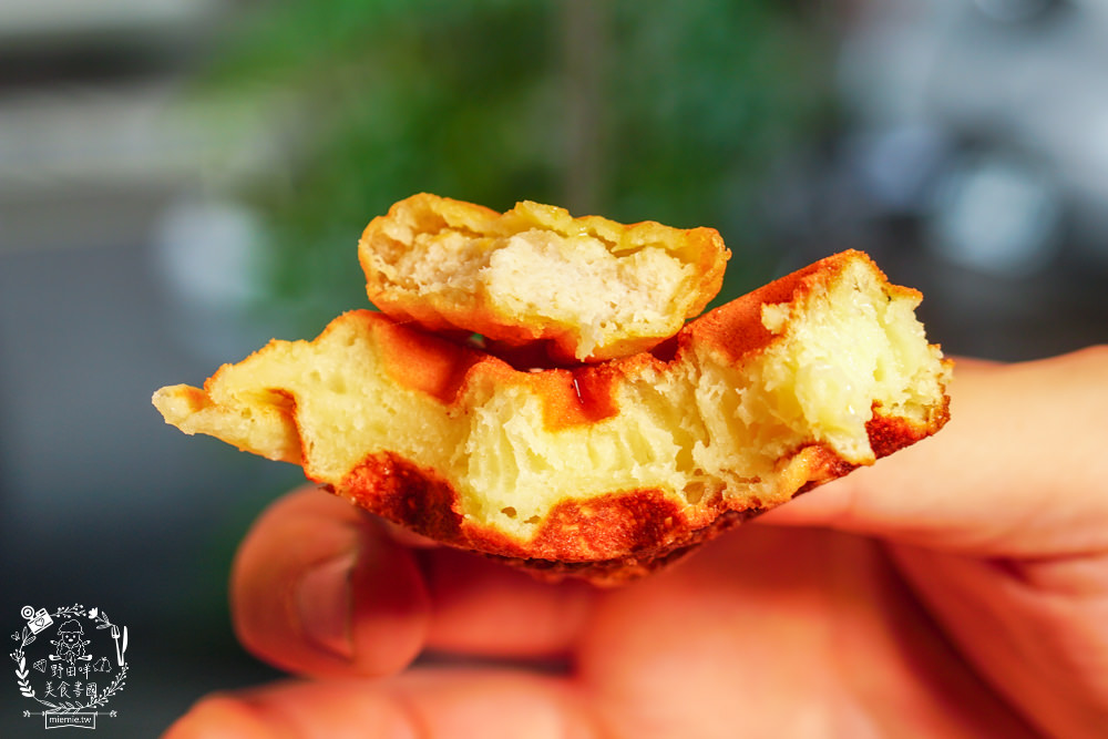 高雄[烘哄Lively Baking]隱藏在巷弄的鬆餅甜點!超多口味的人氣司康!銅板價甜點不提早買就吃不到囉~