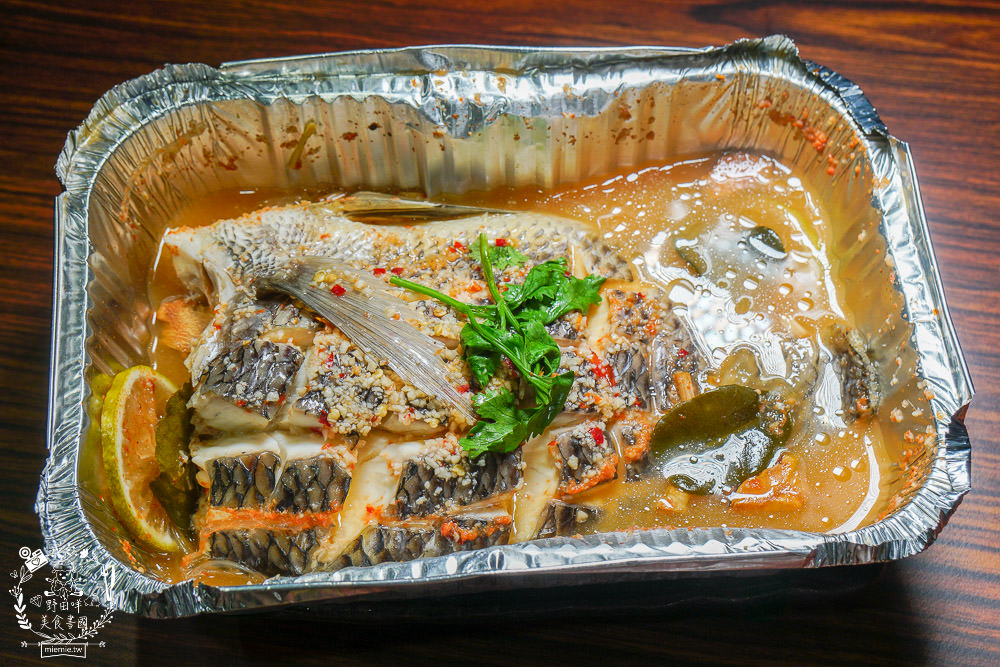 高雄烤骨學院|超霸氣一公斤化石烤魚好吃到炸開!CAS檢驗過的台灣鯛!正宗東北烤肉串? - 第25張圖 高雄烤骨學院|超霸氣一公斤化石烤魚好吃到炸開!CAS檢驗過的台灣鯛!正宗東北烤肉串?