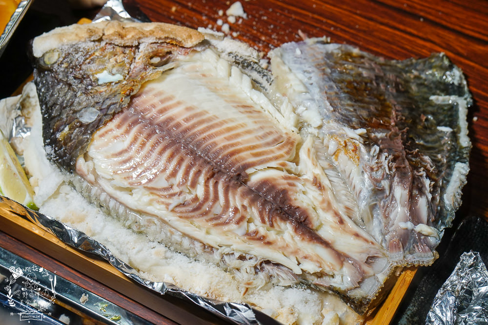 高雄烤骨學院|超霸氣一公斤化石烤魚好吃到炸開!CAS檢驗過的台灣鯛!正宗東北烤肉串? - 第20張圖 高雄烤骨學院|超霸氣一公斤化石烤魚好吃到炸開!CAS檢驗過的台灣鯛!正宗東北烤肉串?