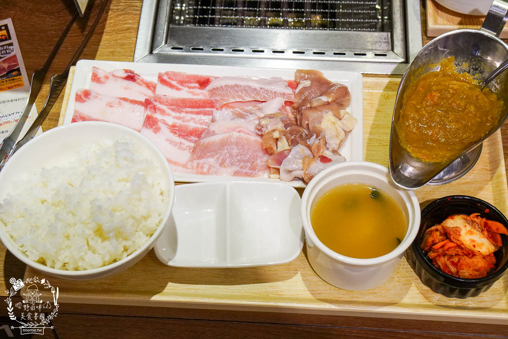 燒肉LIKE高雄夢時代店|一個人就能大口吃燒肉囉!牛五花跟豬雞三品人氣必點~