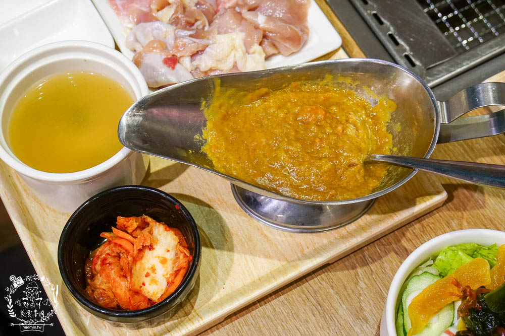 燒肉LIKE高雄夢時代店|一個人就能大口吃燒肉囉!牛五花跟豬雞三品人氣必點~