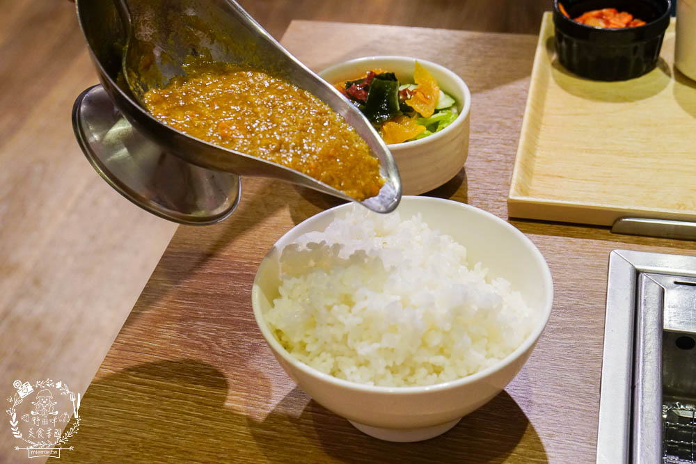 燒肉LIKE高雄夢時代店|一個人就能大口吃燒肉囉!牛五花跟豬雞三品人氣必點~