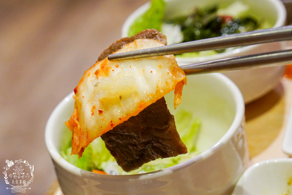 燒肉LIKE高雄夢時代店|一個人就能大口吃燒肉囉!牛五花跟豬雞三品人氣必點~