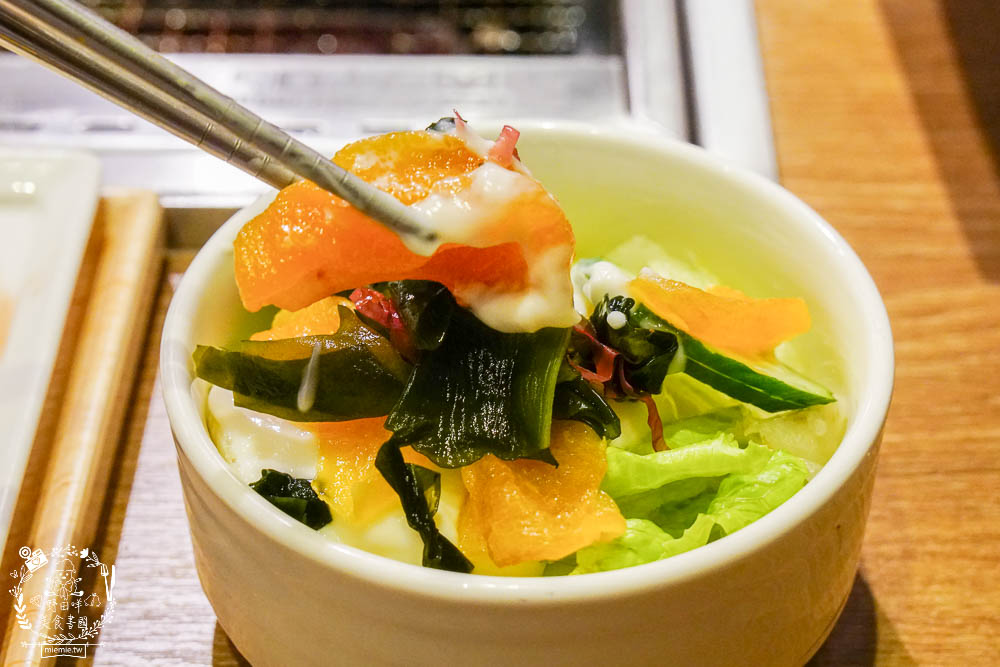 燒肉LIKE高雄夢時代店|一個人就能大口吃燒肉囉!牛五花跟豬雞三品人氣必點~