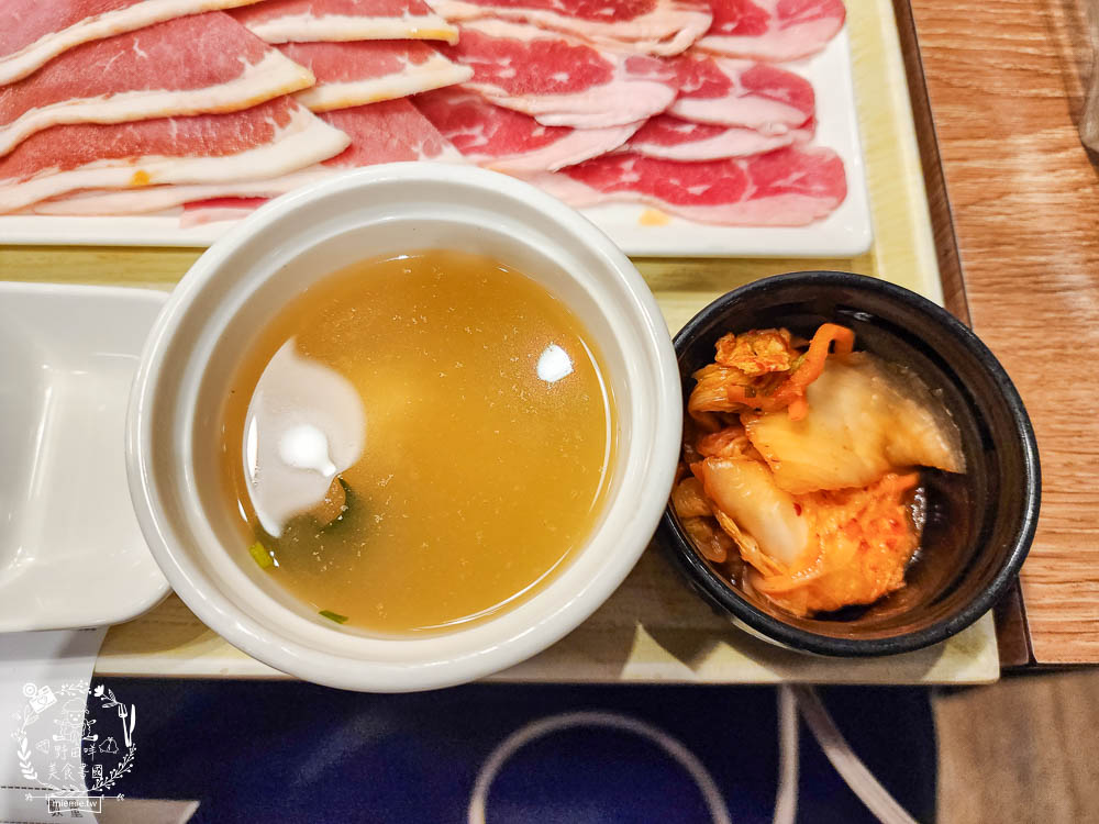 燒肉LIKE高雄夢時代店|一個人就能大口吃燒肉囉!牛五花跟豬雞三品人氣必點~