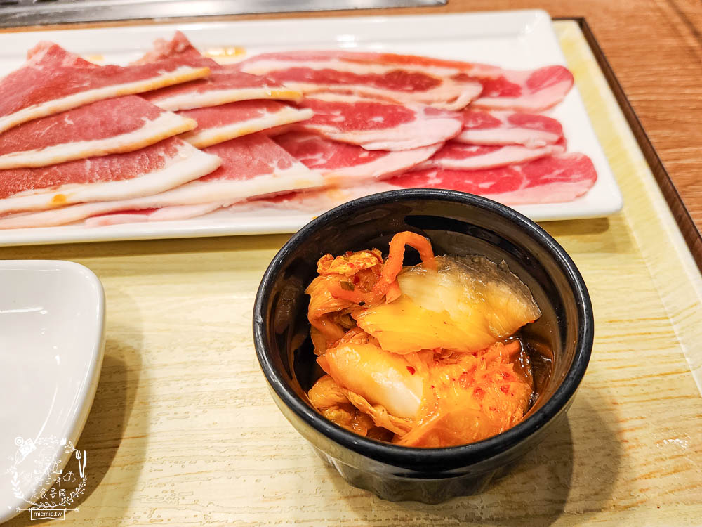 燒肉LIKE高雄夢時代店|一個人就能大口吃燒肉囉!牛五花跟豬雞三品人氣必點~