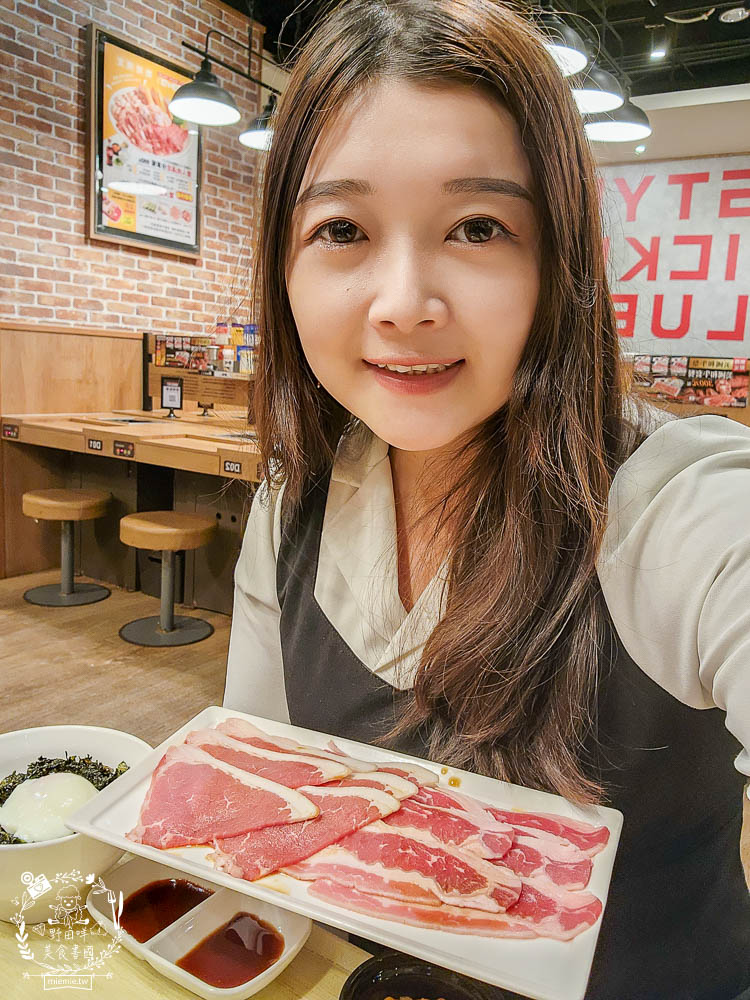燒肉LIKE高雄夢時代店|一個人就能大口吃燒肉囉!牛五花跟豬雞三品人氣必點~