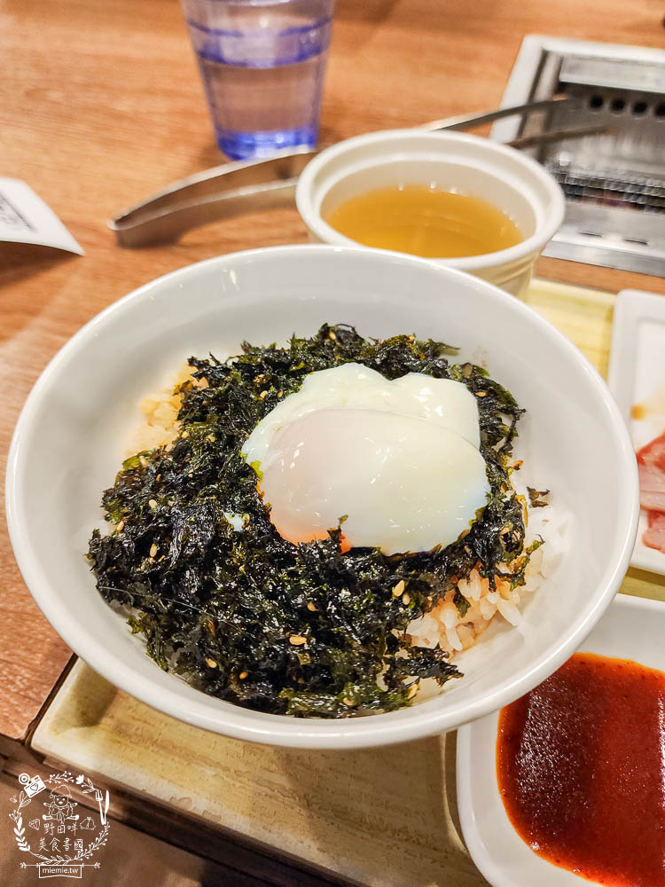 燒肉LIKE高雄夢時代店|一個人就能大口吃燒肉囉!牛五花跟豬雞三品人氣必點~