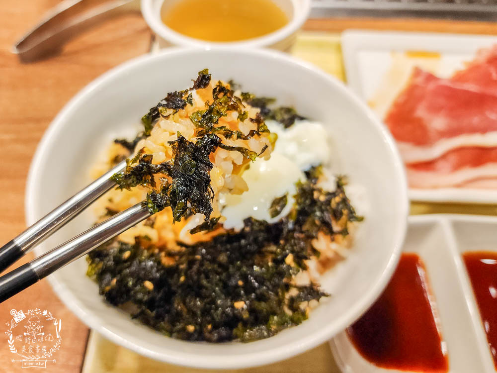 燒肉LIKE高雄夢時代店|一個人就能大口吃燒肉囉!牛五花跟豬雞三品人氣必點~