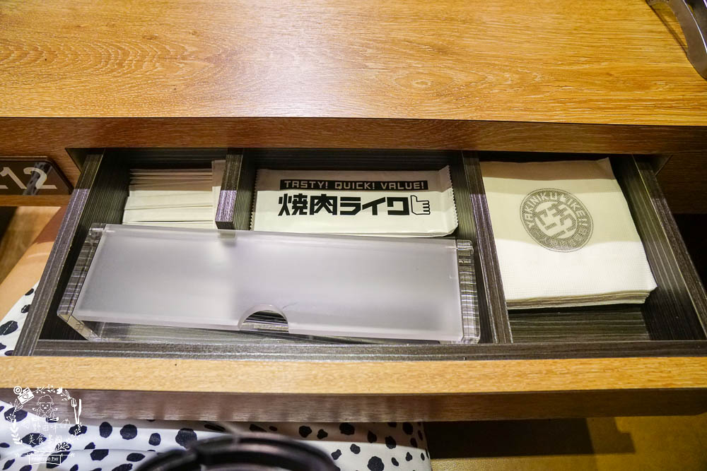 燒肉LIKE高雄夢時代店|一個人就能大口吃燒肉囉!牛五花跟豬雞三品人氣必點~