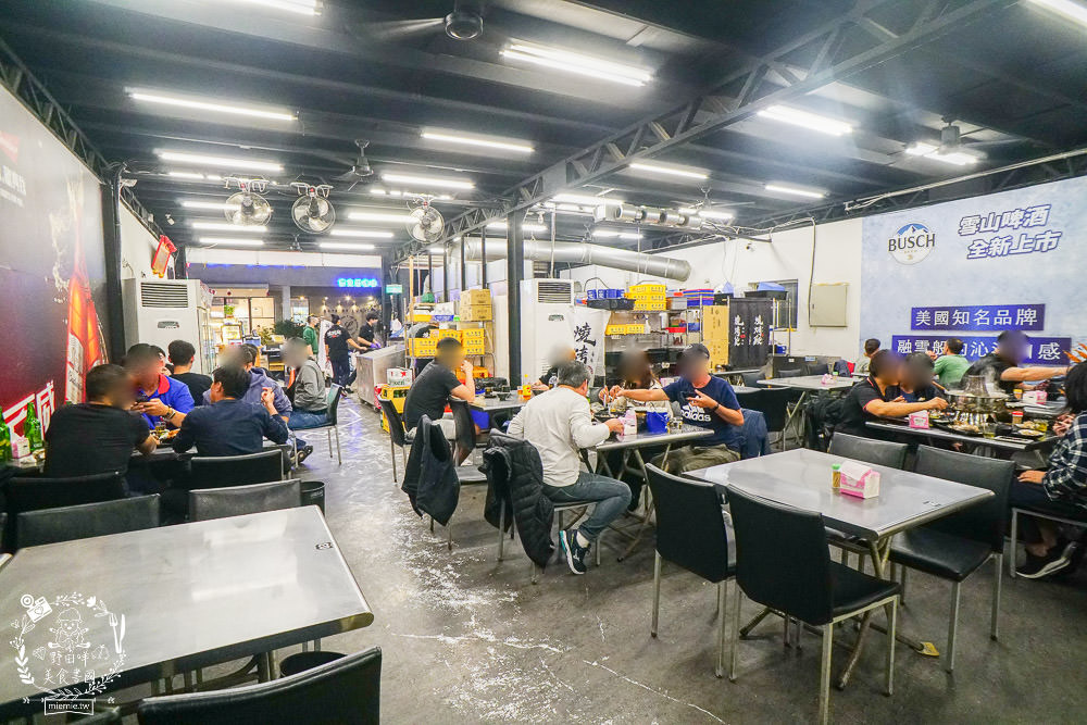 高雄超浮誇燒烤店[燒烤殿]每桌必點懶人蝦1隻5元?鮮蚵嘉義東石每天新鮮直送?