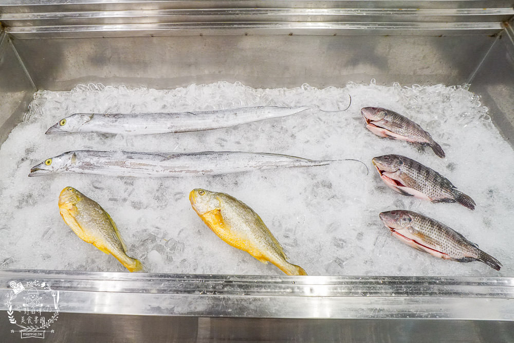 高雄超浮誇燒烤店[燒烤殿]每桌必點懶人蝦1隻5元?鮮蚵嘉義東石每天新鮮直送?