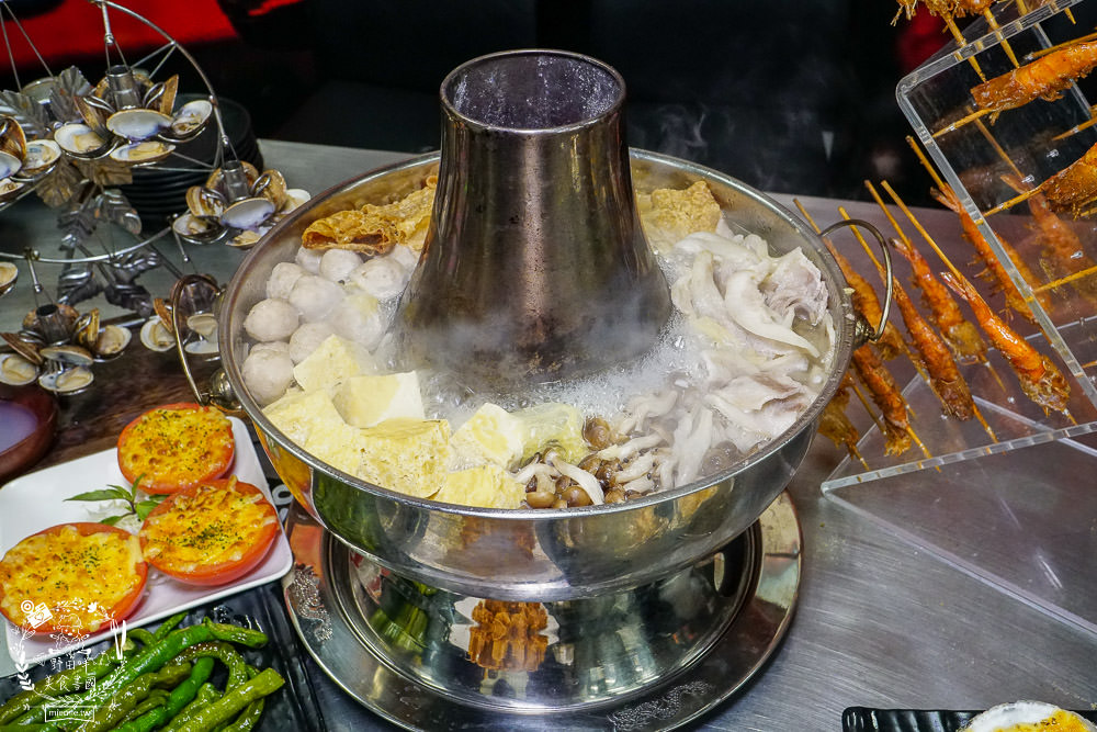 高雄超浮誇燒烤店[燒烤殿]每桌必點懶人蝦1隻5元?鮮蚵嘉義東石每天新鮮直送?