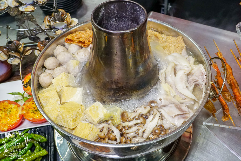 高雄超浮誇燒烤店[燒烤殿]每桌必點懶人蝦1隻5元?鮮蚵嘉義東石每天新鮮直送?