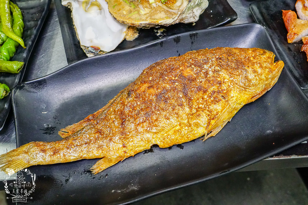 高雄超浮誇燒烤店[燒烤殿]每桌必點懶人蝦1隻5元?鮮蚵嘉義東石每天新鮮直送?