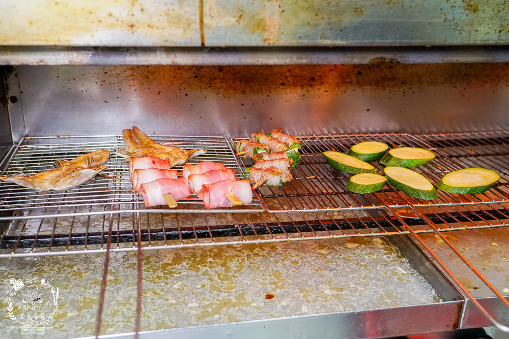 高雄超浮誇燒烤店[燒烤殿]每桌必點懶人蝦1隻5元?鮮蚵嘉義東石每天新鮮直送?