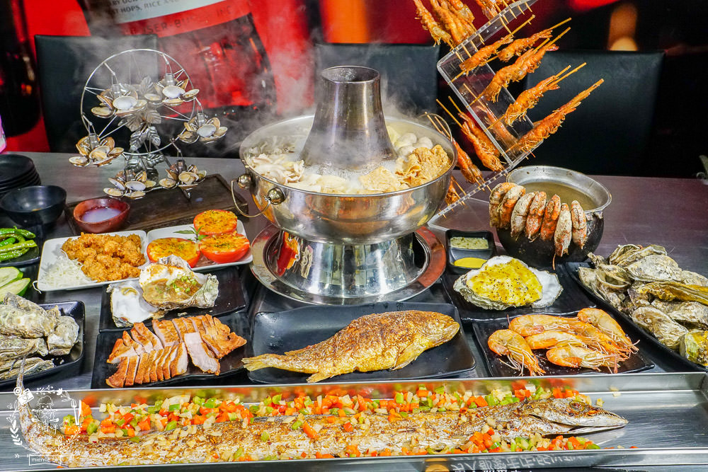 高雄超浮誇燒烤店[燒烤殿]每桌必點懶人蝦1隻5元?鮮蚵嘉義東石每天新鮮直送?