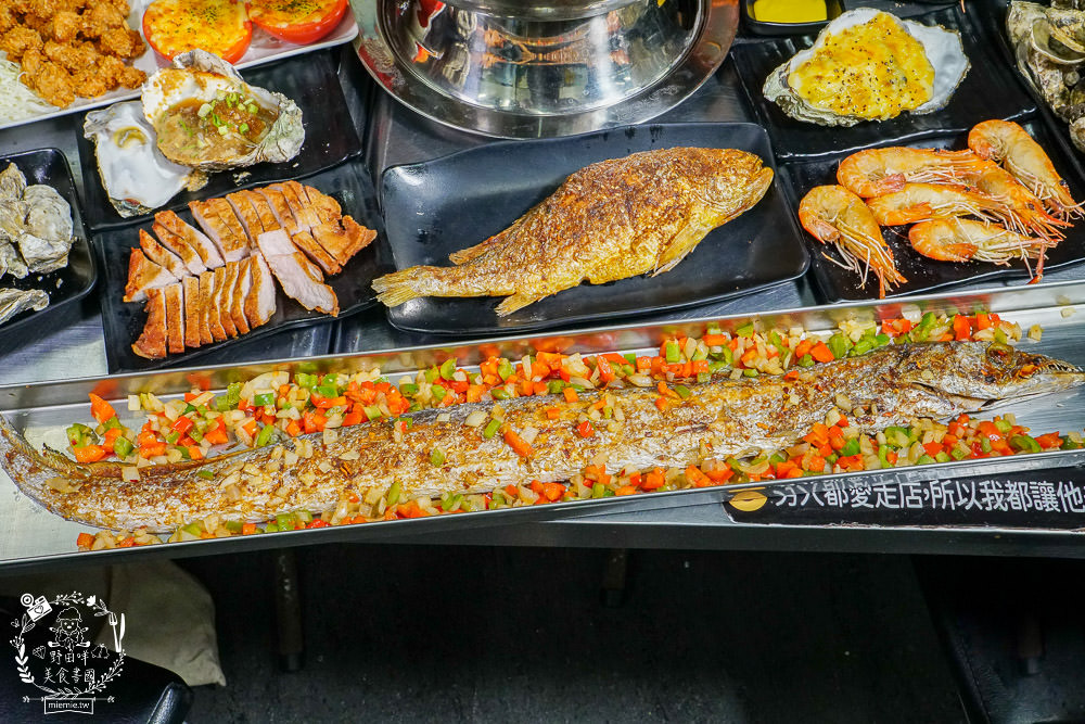 高雄超浮誇燒烤店[燒烤殿]每桌必點懶人蝦1隻5元?鮮蚵嘉義東石每天新鮮直送?