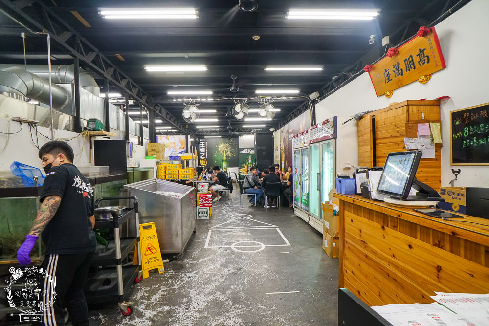 高雄超浮誇燒烤店[燒烤殿]每桌必點懶人蝦1隻5元?鮮蚵嘉義東石每天新鮮直送?