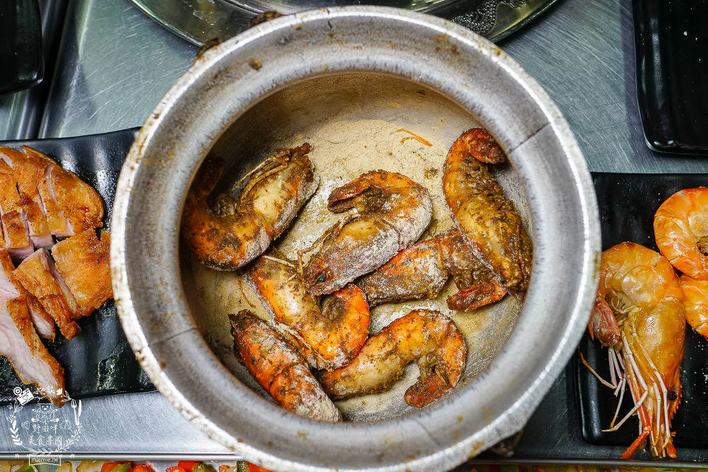高雄超浮誇燒烤店[燒烤殿]每桌必點懶人蝦1隻5元?鮮蚵嘉義東石每天新鮮直送?