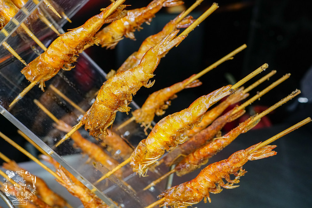 高雄超浮誇燒烤店[燒烤殿]每桌必點懶人蝦1隻5元?鮮蚵嘉義東石每天新鮮直送?