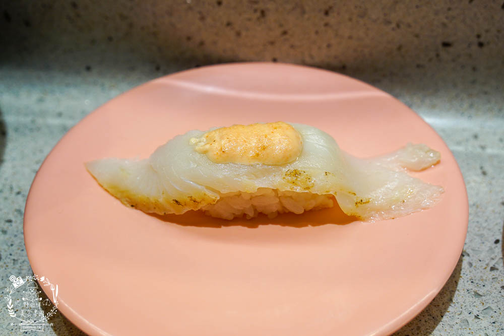 高雄[爭鮮PLUS迴轉壽司]高CP值的迴轉壽司!新推列車送餐超可愛!拉麵居然意外好吃?