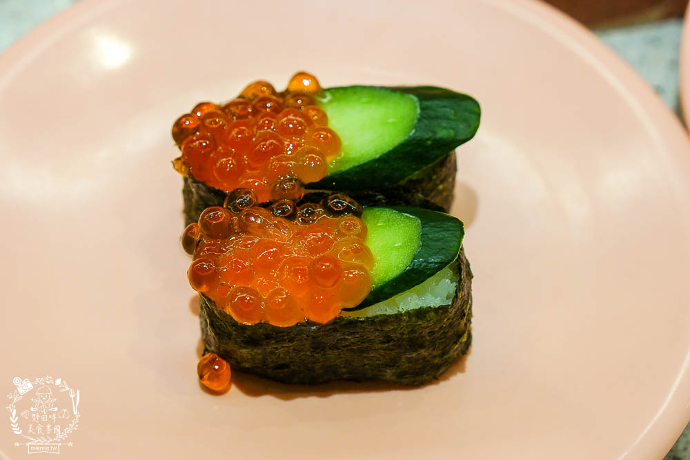 高雄[爭鮮PLUS迴轉壽司]高CP值的迴轉壽司!新推列車送餐超可愛!拉麵居然意外好吃?