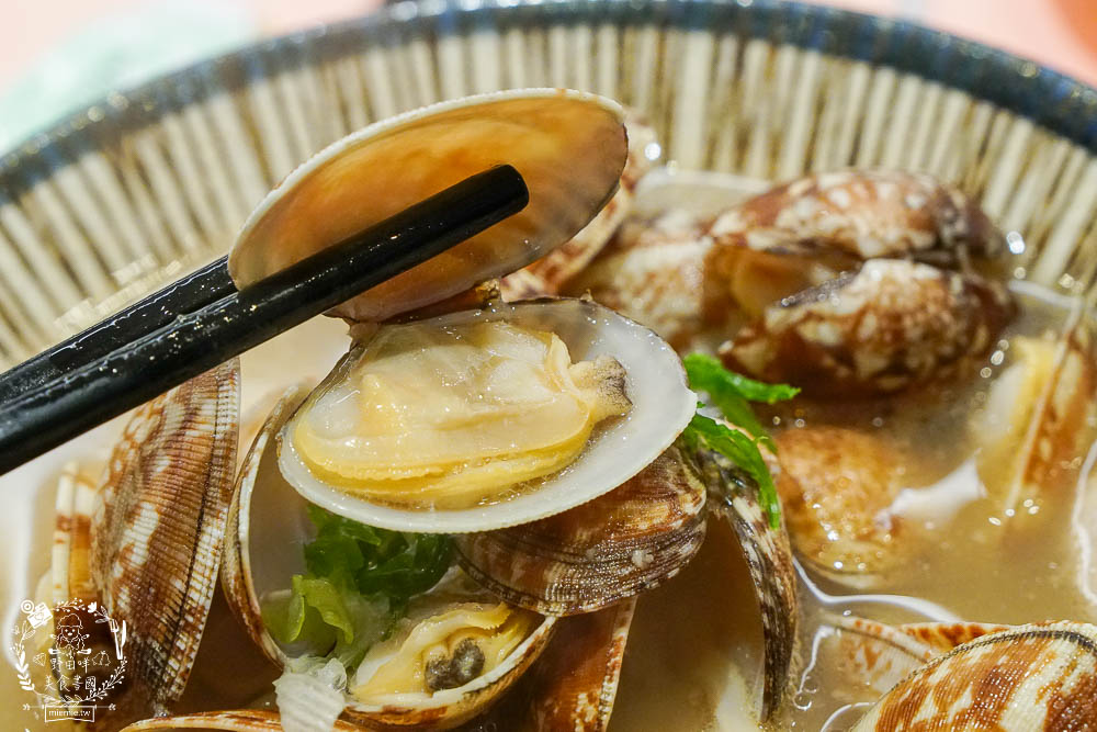 高雄[爭鮮PLUS迴轉壽司]高CP值的迴轉壽司!新推列車送餐超可愛!拉麵居然意外好吃?