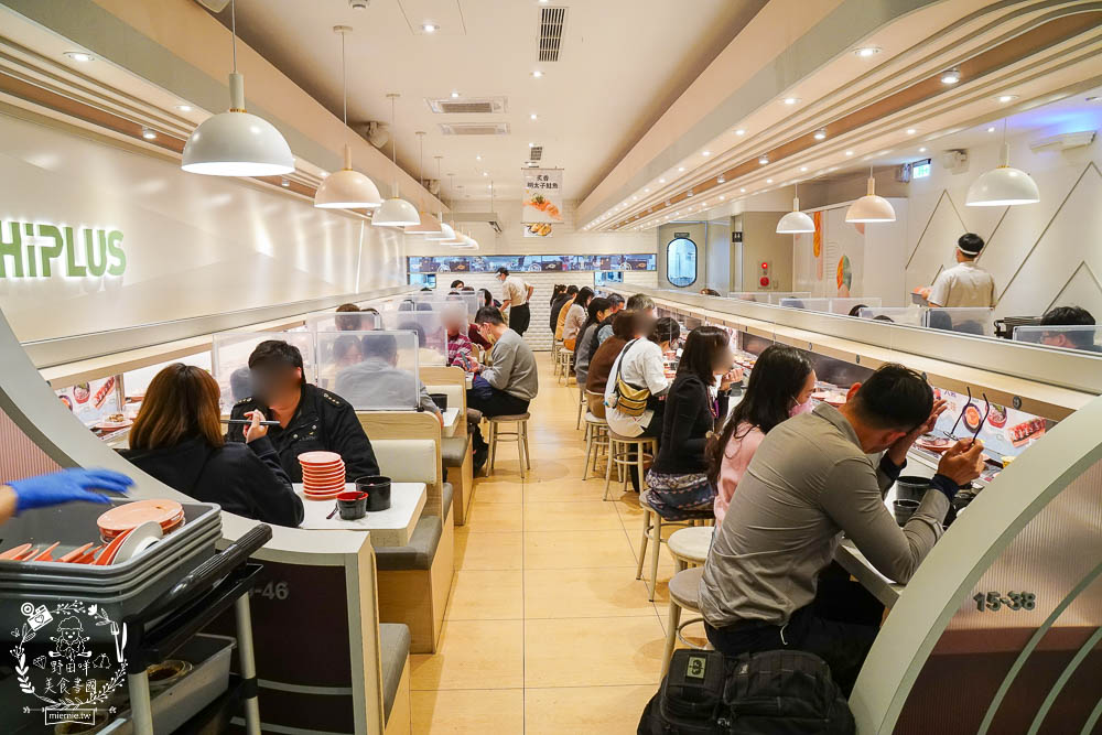 高雄[爭鮮PLUS迴轉壽司]高CP值的迴轉壽司!新推列車送餐超可愛!拉麵居然意外好吃?