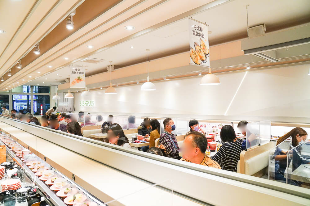 高雄[爭鮮PLUS迴轉壽司]高CP值的迴轉壽司!新推列車送餐超可愛!拉麵居然意外好吃?