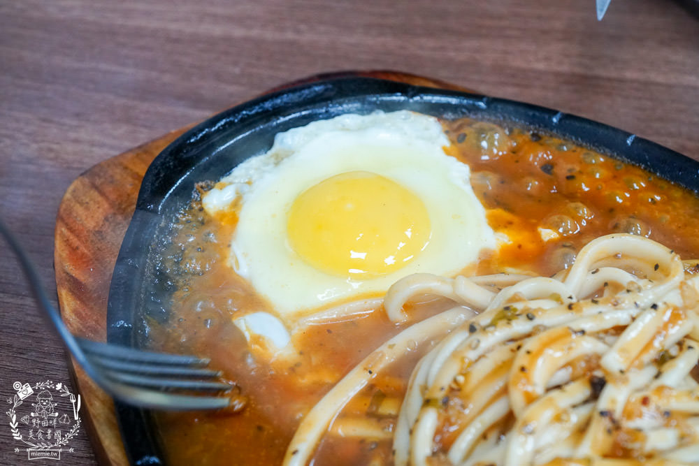 高雄[牛之呼吸牛排店]鬼滅之刃的主題牛排館!高CP值豪華綜合排人氣必點!