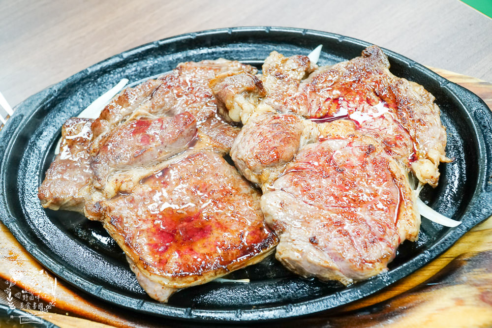 高雄[牛之呼吸牛排店]鬼滅之刃的主題牛排館!高CP值豪華綜合排人氣必點!