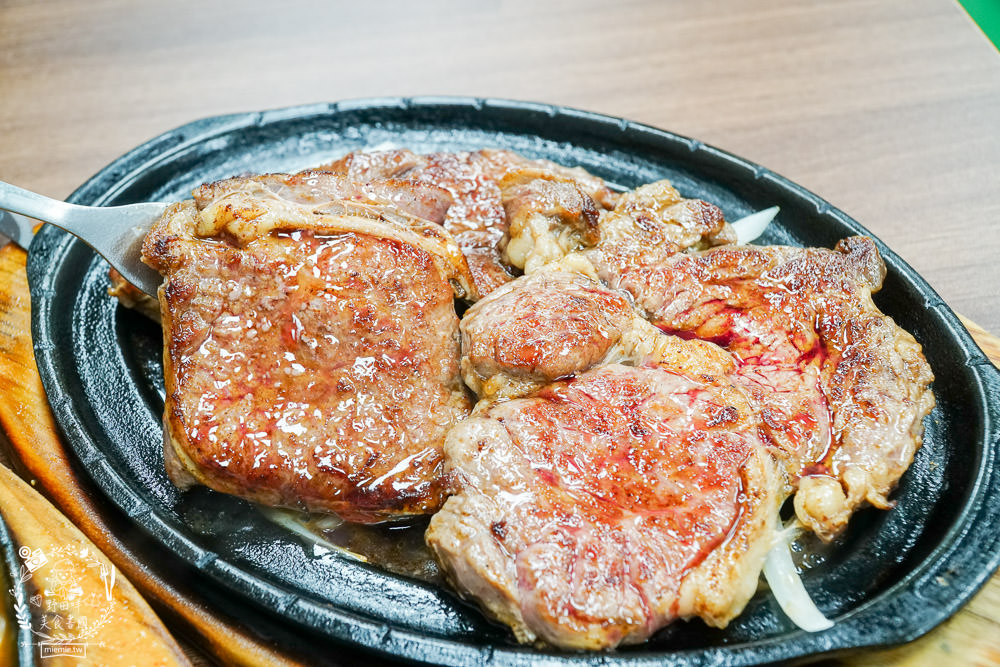 高雄[牛之呼吸牛排店]鬼滅之刃的主題牛排館!高CP值豪華綜合排人氣必點!