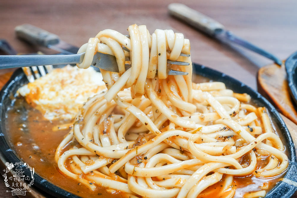 高雄[牛之呼吸牛排店]鬼滅之刃的主題牛排館!高CP值豪華綜合排人氣必點!