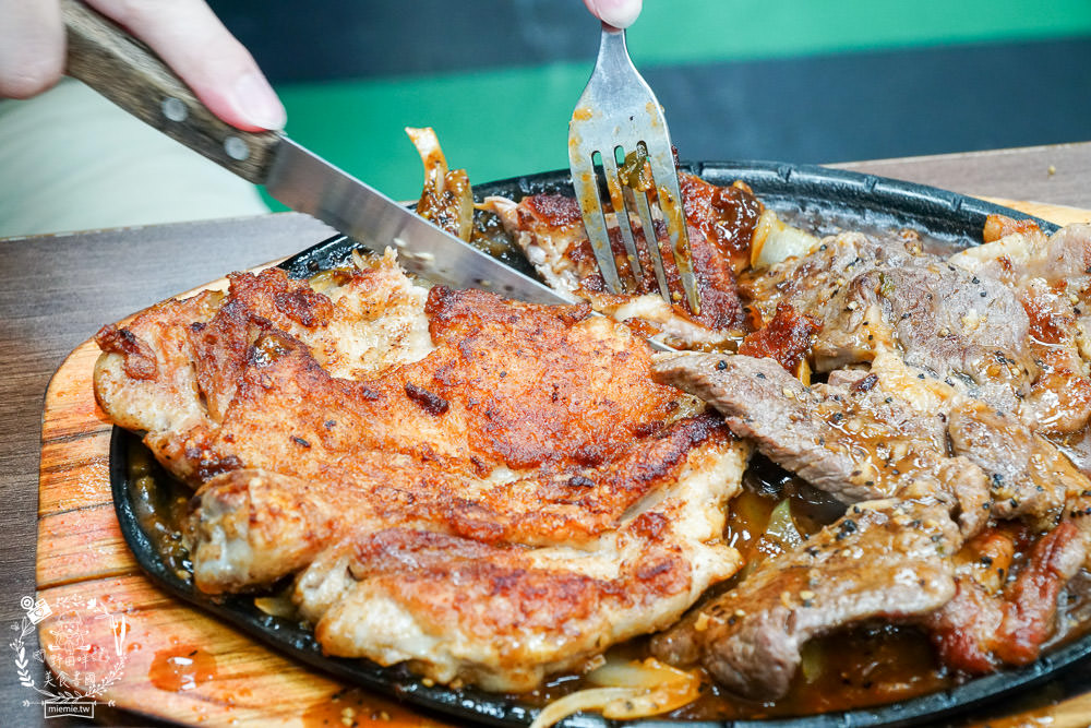 高雄[牛之呼吸牛排店]鬼滅之刃的主題牛排館!高CP值豪華綜合排人氣必點!