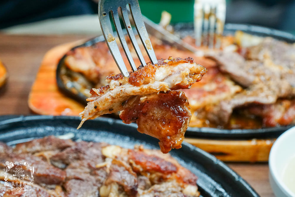 高雄[牛之呼吸牛排店]鬼滅之刃的主題牛排館!高CP值豪華綜合排人氣必點!