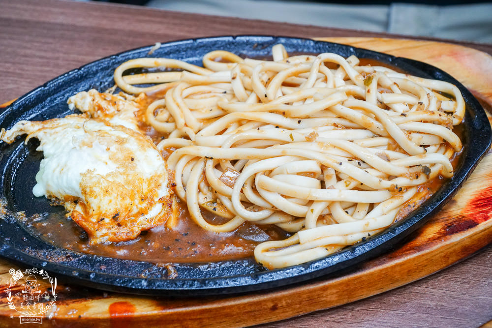 高雄[牛之呼吸牛排店]鬼滅之刃的主題牛排館!高CP值豪華綜合排人氣必點!