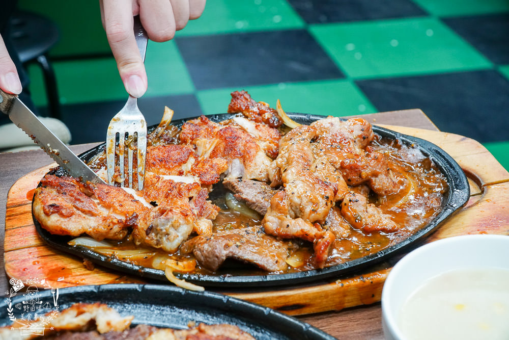 高雄[牛之呼吸牛排店]鬼滅之刃的主題牛排館!高CP值豪華綜合排人氣必點!