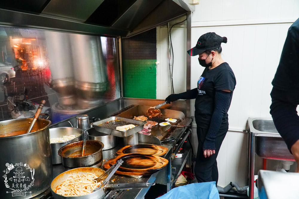 高雄[牛之呼吸牛排店]鬼滅之刃的主題牛排館!高CP值豪華綜合排人氣必點!