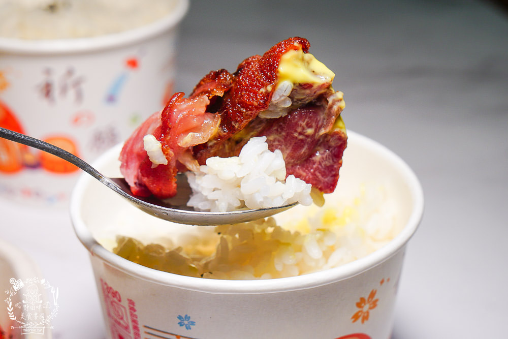 高雄牛室炙燒牛排超澎湃外帶便當!最低59元起?經典牛排必點推薦!珍奶披薩超好吃!