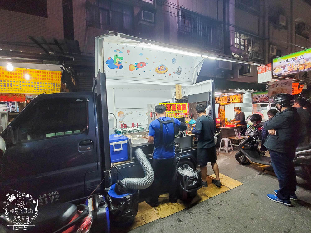 高雄隱藏版夜市[牛潮埔夜市]每周三才有的小夜市!超多人氣排隊美食!炸彈蔥油餅+沙威瑪+QQ球+東山鴨頭+酥炸大魷魚必吃!
